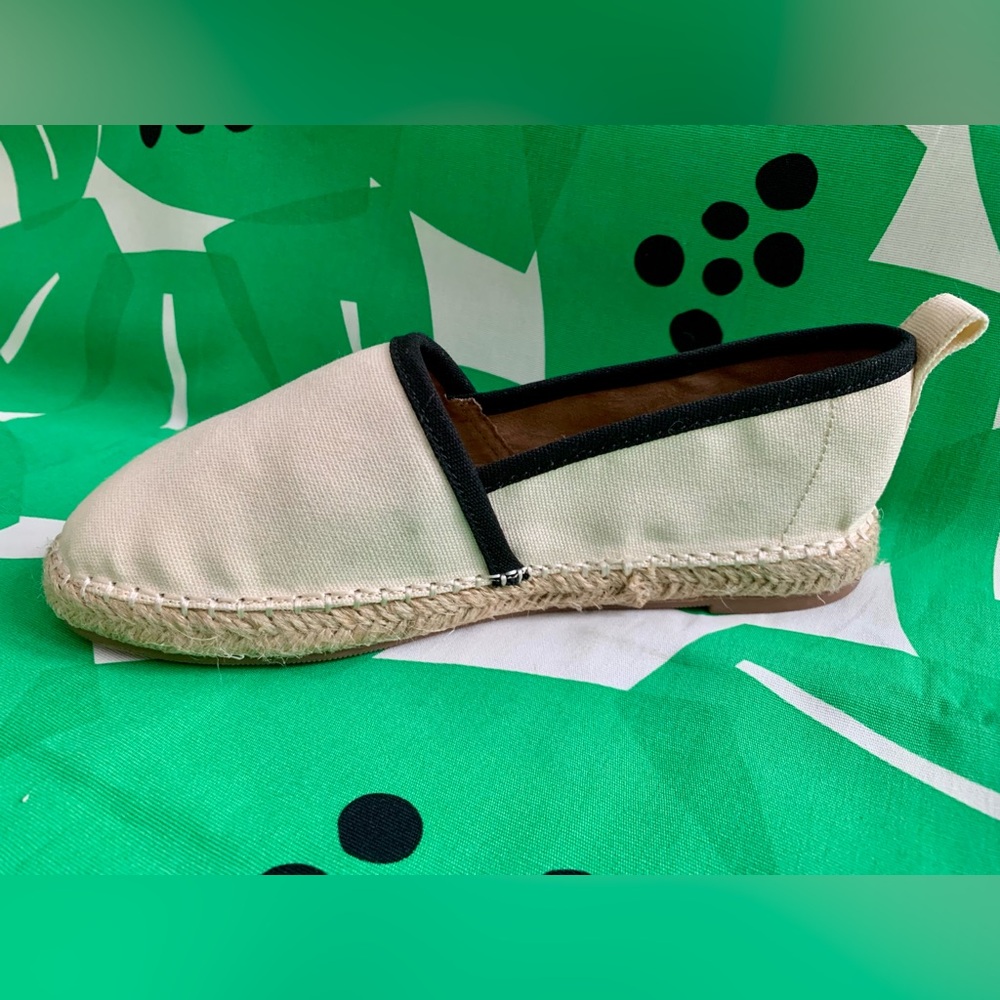 NWOT Espadrille Slip-On Flats Amazon Essentials Size 8 - Picture 2 of 9